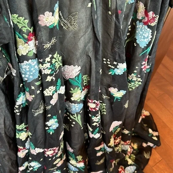 Mac Duggal EMBROIDERED BISHOP SLEEVE V NECK FLOWY GOWN size 4 $798 NEW - Picture 16 of 17